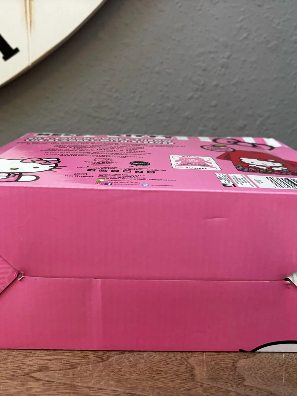 Hello Kitty Silk Touch Comfy Throw - Pink & Red